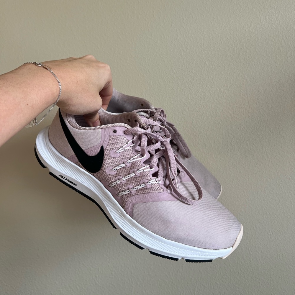 Nike Run Swift Pink Athletic Shoes - Size 7 *Great Condition*